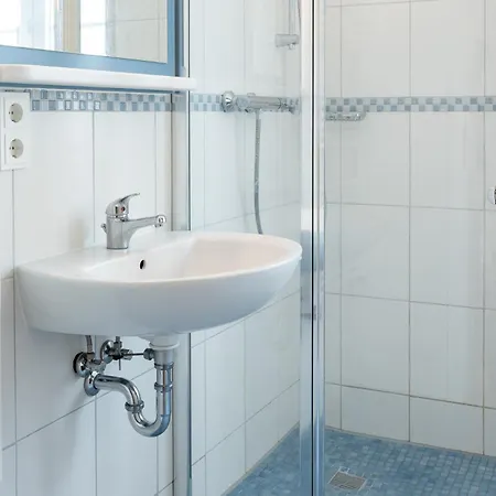 C 8 Reethaus Remy -luxus Mit Schwimmbad Dampfbad Und Saunen Und Grossen Grundstueck Exklusiv Feriehus Gramkow