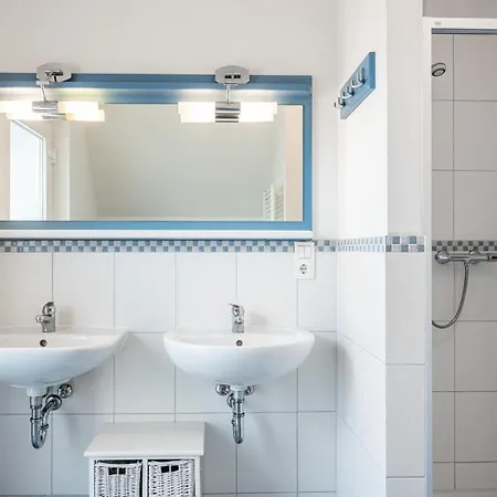 C 8 Reethaus Remy -luxus Mit Schwimmbad Dampfbad Und Saunen Und Grossen Grundstueck Exklusiv Feriehus Gramkow